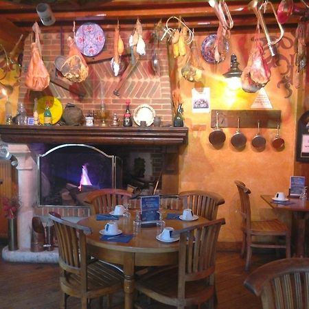 La Taverne Des Deux Augustins Etretat Exterior photo