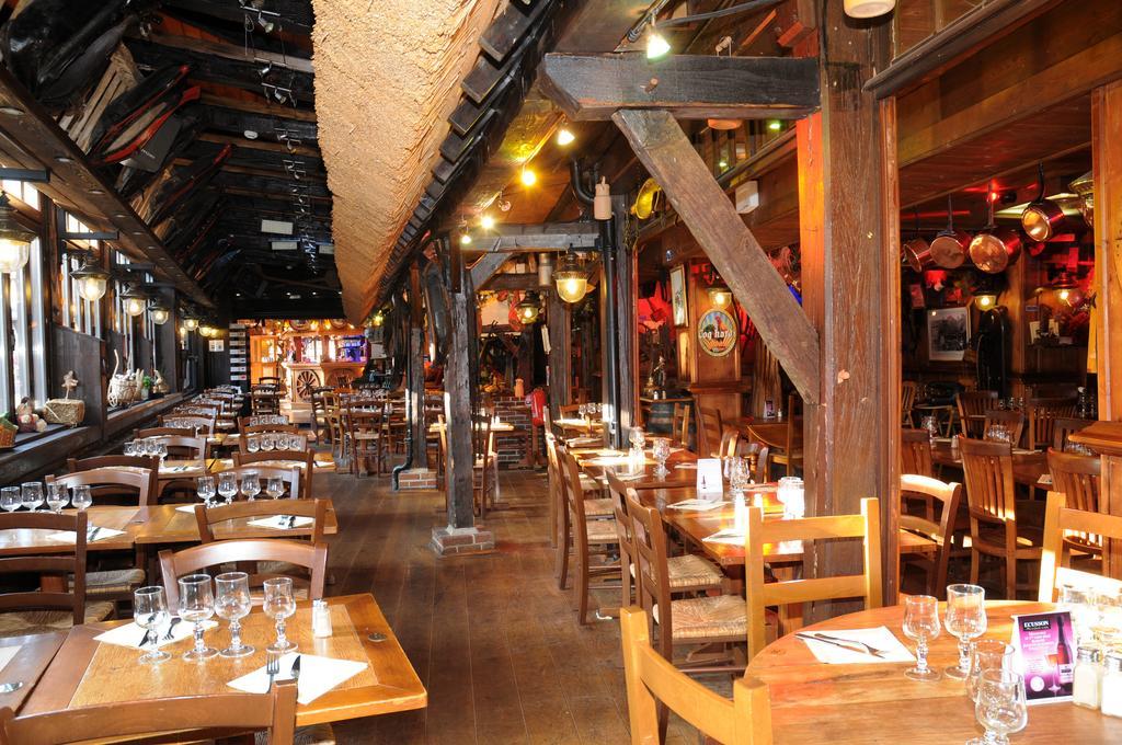 La Taverne Des Deux Augustins Etretat Exterior photo