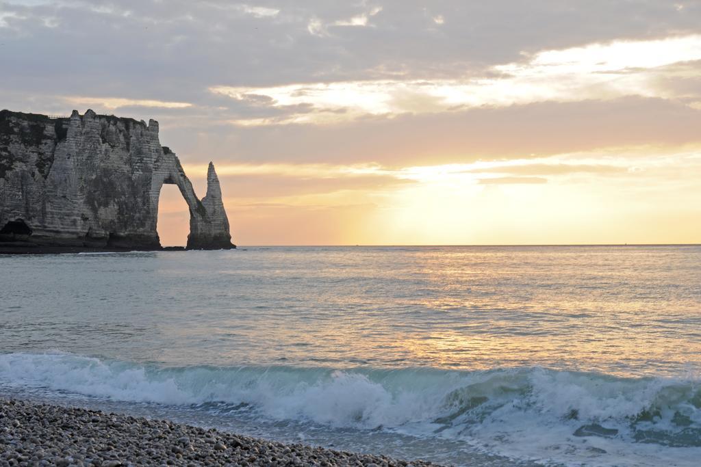 La Taverne Des Deux Augustins Etretat Room photo